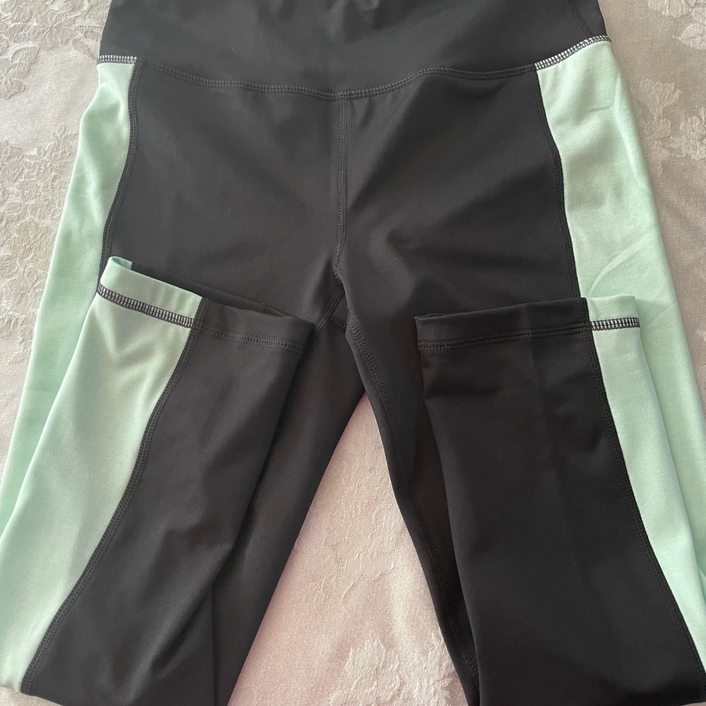 Capri style legigins  by Ideology brand new